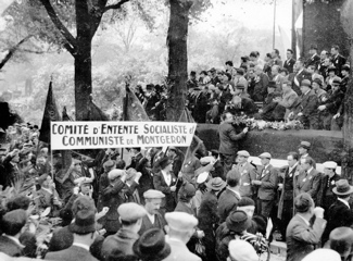 Mai 1935. L'unité s'affiche devant le mur des Fédérés (IHS-CGT)